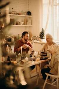 Managing Relationships with In-Laws and Extended Family To Avoid Issues