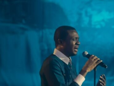 We Come Before Your Presence By Nathaniel Bassey